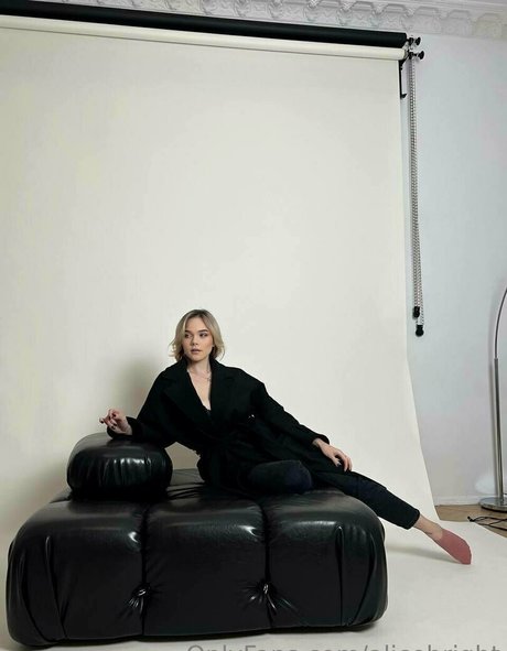 alicebrightt 美しいポルノスター 写真