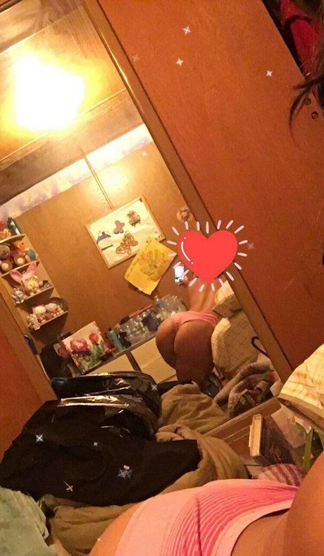 Lovelyluvs セクシーなポルノスター 写真