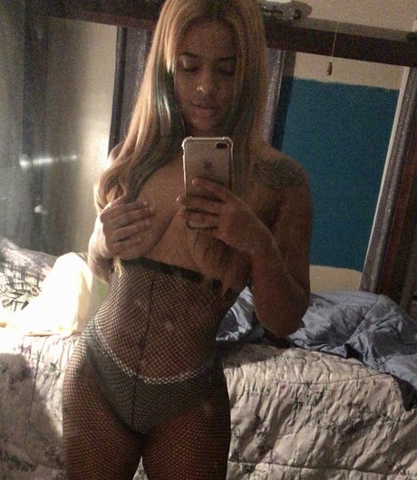 セクシーなラテン系オンリーファンズ 無料ヌード 写真