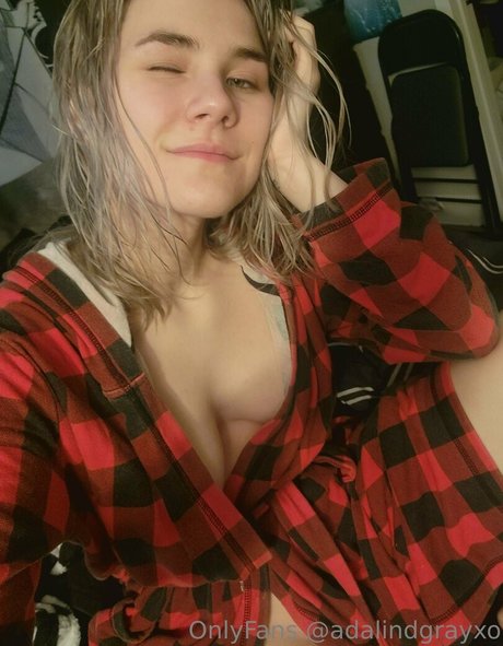 adalindgrayxo ホットスター 写真
