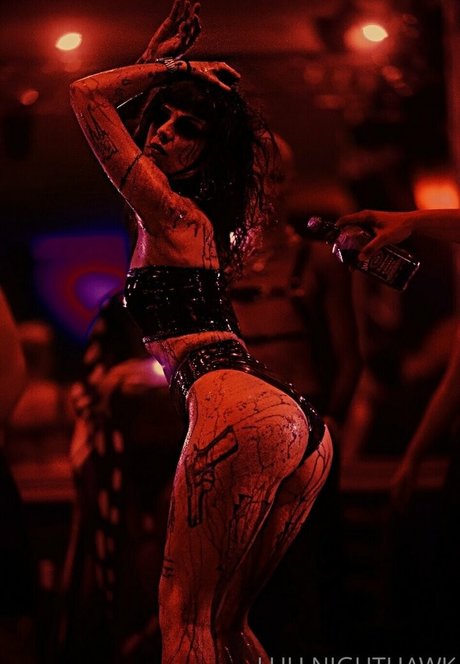 luu nighthawk エロティック女優 写真