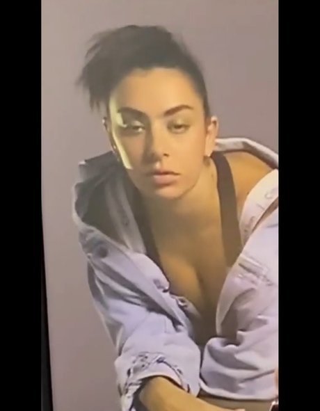 Charli XCX ポルノスター セクシー 写真