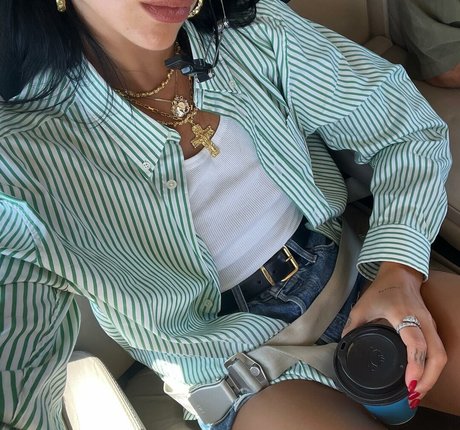 若い無料のOnlyFans ホットセクシー 写真