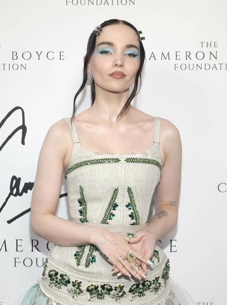Dove Cameron ポルノスター 可愛い 画像