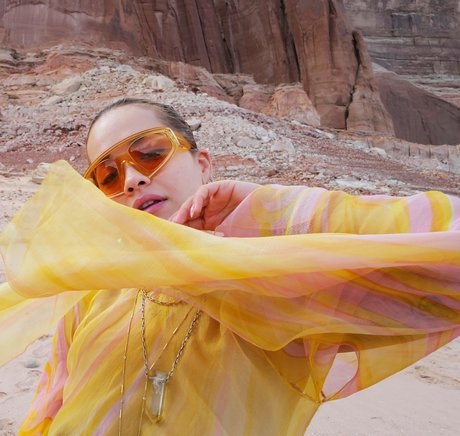 Rita Ora エロティックなスター 画像
