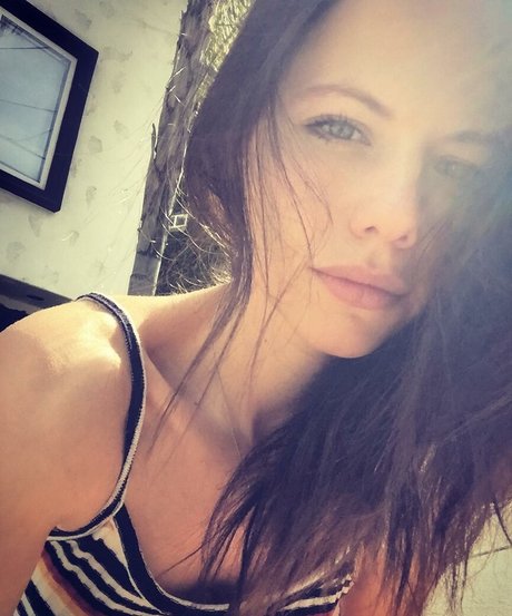 Tammin Sursok ヌードモデル 画像
