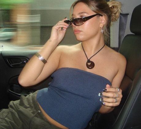 Mackenzie Ziegler セックスモデル 写真