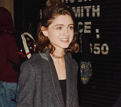 Natalia Dyer エロティック女優 画像