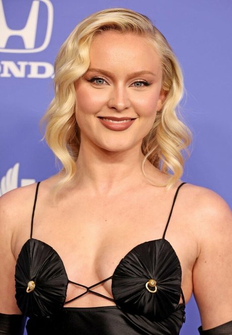 Zara Larsson ポルノスター 写真