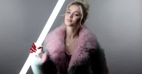 Zara Larsson ポルノスター ヌード 画像