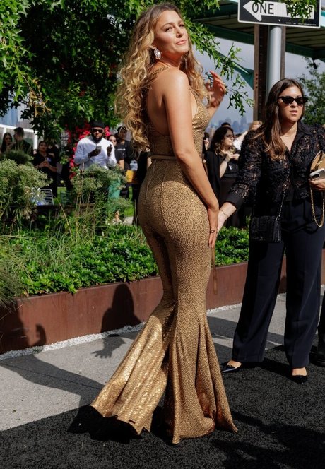 Blake Lively アダルトモデル 写真