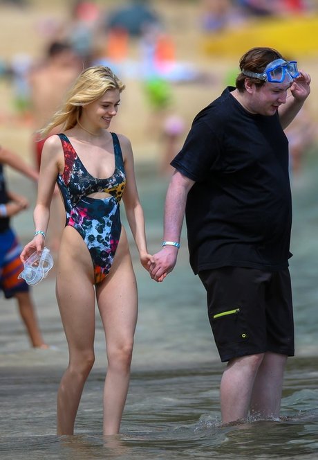 Nicola Peltz ヌード女優 ギャラリー