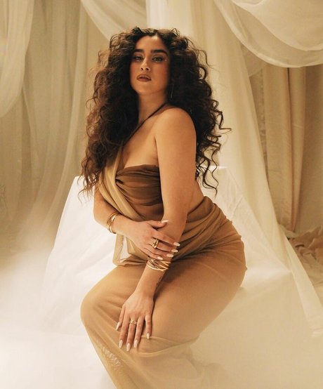 Lauren Jauregui 完璧なスター 写真