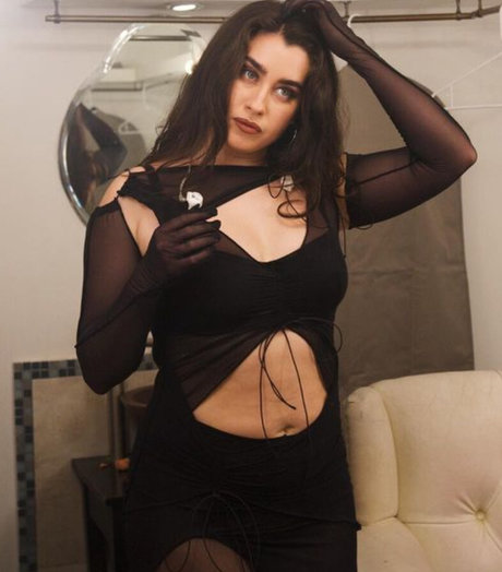 ヌード 屋外 OnlyFans 美しい裸 ギャラリー