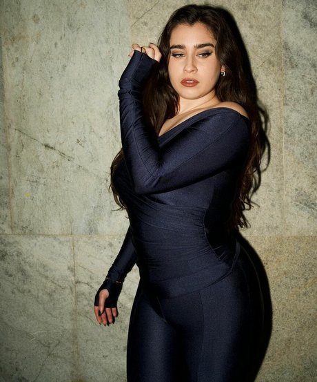 Lauren Jauregui ポルノスター アート 写真