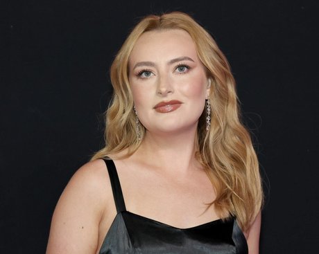 Amelia Dimoldenberg エロティックモデル 画像