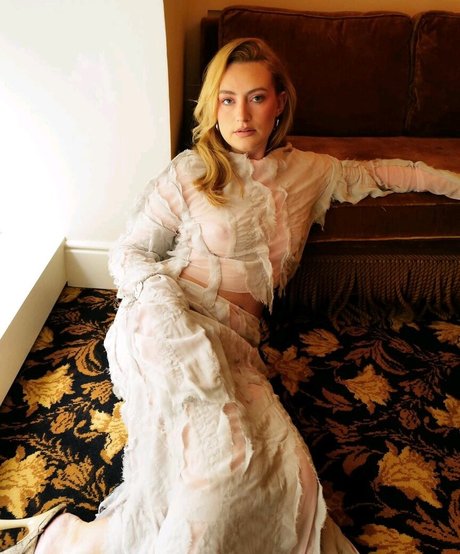 Amelia Dimoldenberg セックスポルノスター 写真