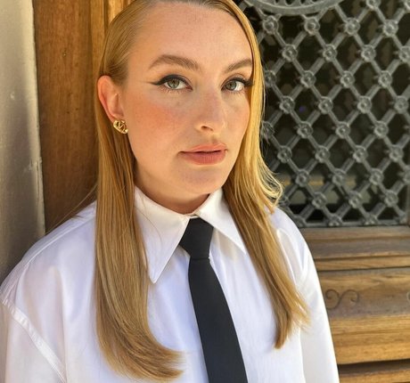 Amelia Dimoldenberg セクシー女優 ギャラリー