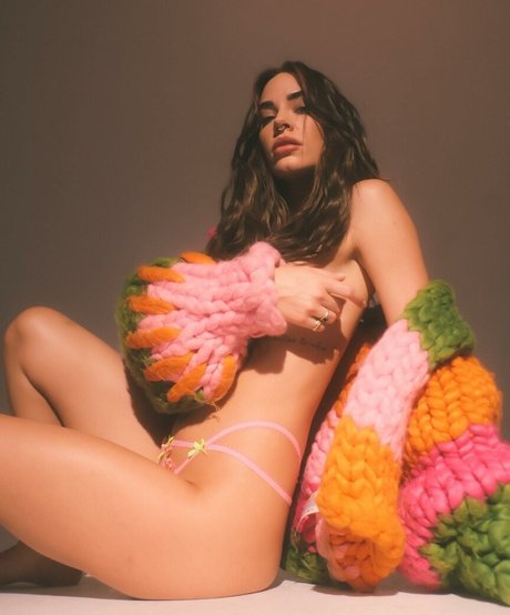 Christa Brittany Allen ヌードモデル 写真