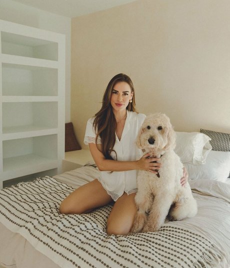 Christa Brittany Allen ポルノスター ヌード 写真
