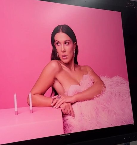 Millie Bobby Brown アダルトモデル 画像