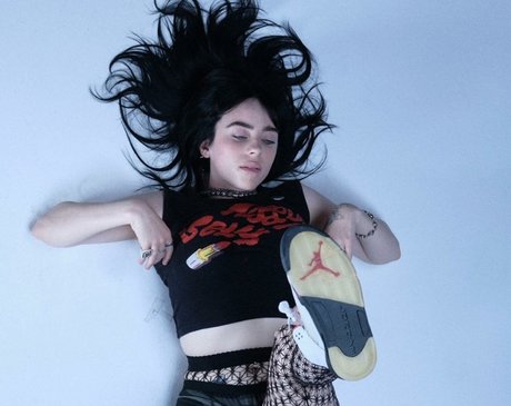 Billie Eilish アダルトモデル アーカイブ
