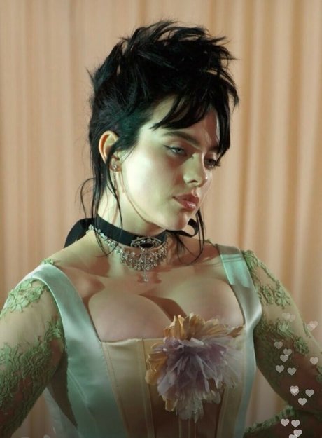 Billie Eilish セックス女優 写真
