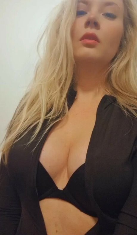 Valeriya ASMR ポルノ女優 写真