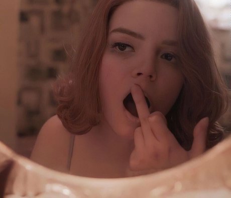 Anya Taylor Joy セクシーなポルノスター ギャラリー