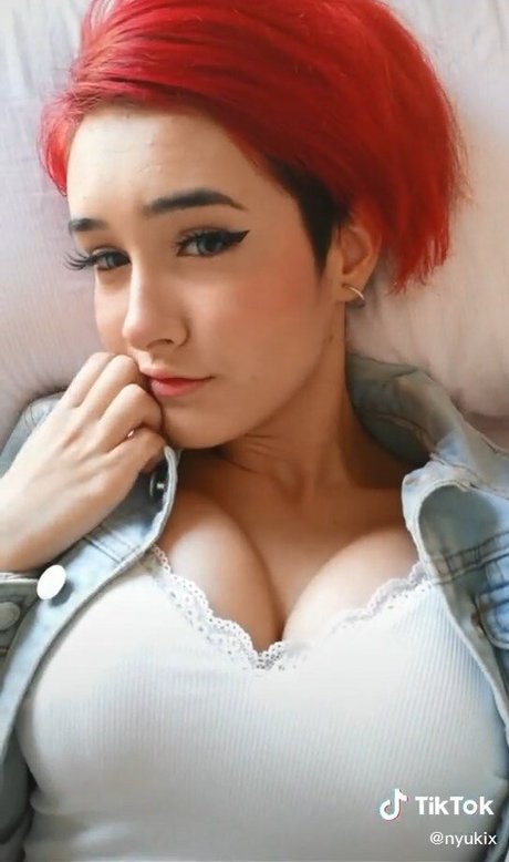 Nyukix アダルトスター 写真