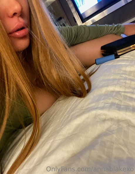 annablakexo 裸のスター 写真