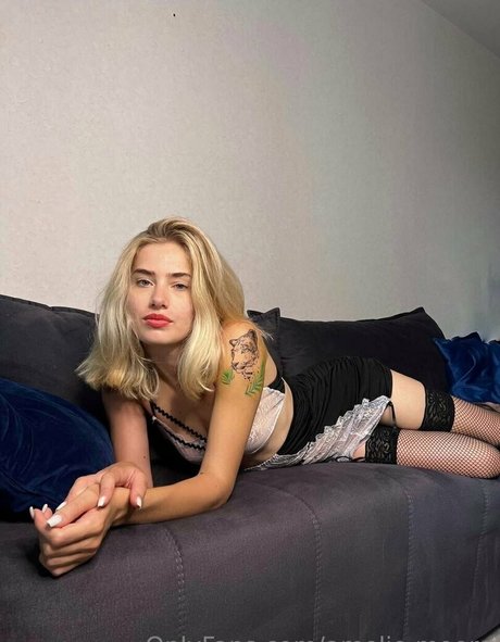amelie moore 無料のスター 画像