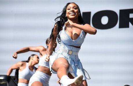Normani ポルノスター セックス 写真