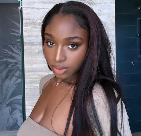 Normani アートポルノスター ギャラリー