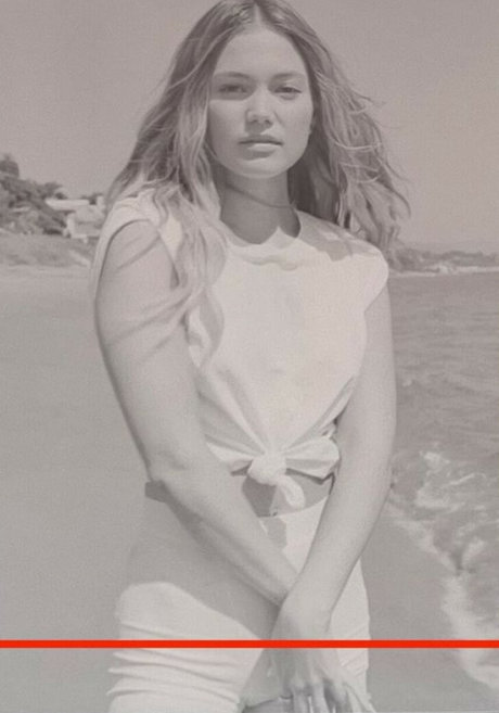 Olivia Holt ポルノスター 素敵 写真