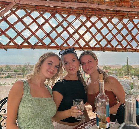 Addie Forche セクシーなポルノスター 写真