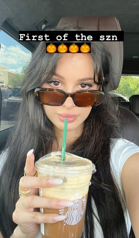 Sssniperwolf アート女優 写真