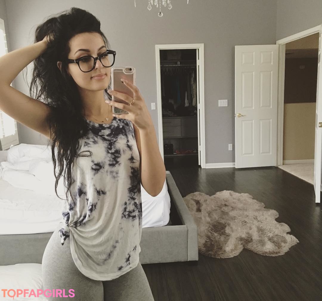 Sssniperwolf かわいいモデル 画像