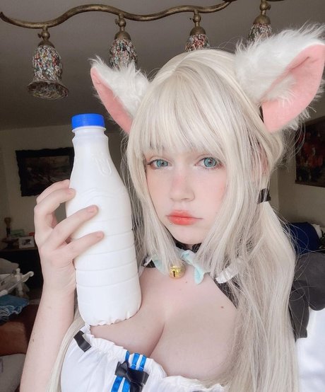 emquizii 無料女優 写真