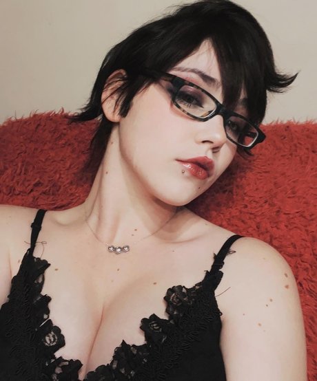 emquizii ホット女優 写真