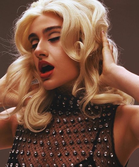 Rachel Anne Sennott 裸のスター アーカイブ