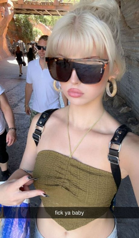Loren Gray ポルノ女優 写真