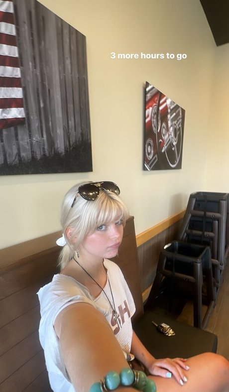 Loren Gray エロティックモデル 画像