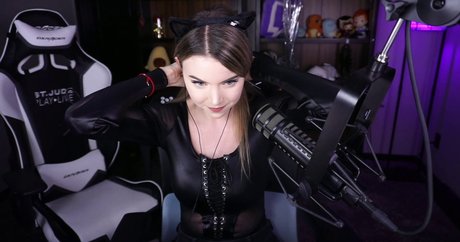Dizzykitten モデル 写真