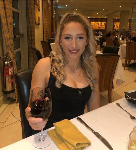 Caitlin Beevers ポルノ女優 ギャラリー