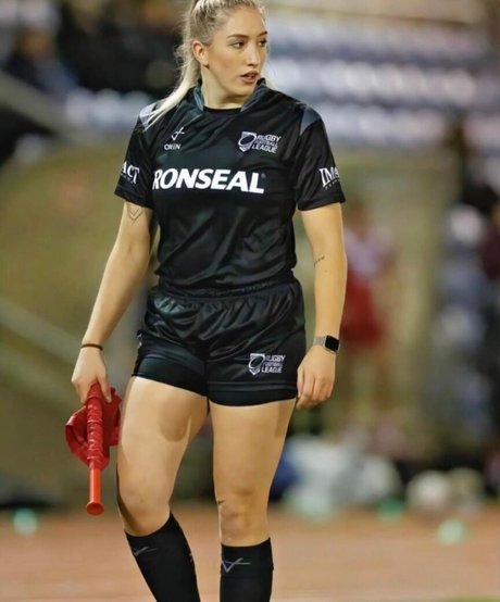 Caitlin Beevers ヌードモデル 写真