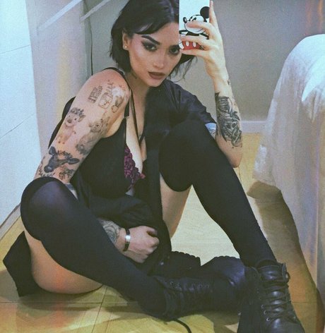 Delfi Peralta ポルノスター ヌード 画像