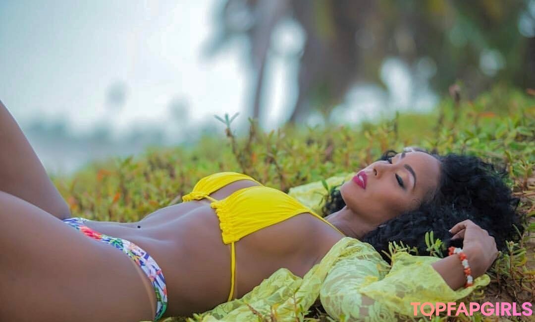 Rosiane Pinheiro 裸のモデル 写真