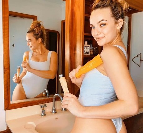 Abbie Chatfield 完璧な女優 写真
