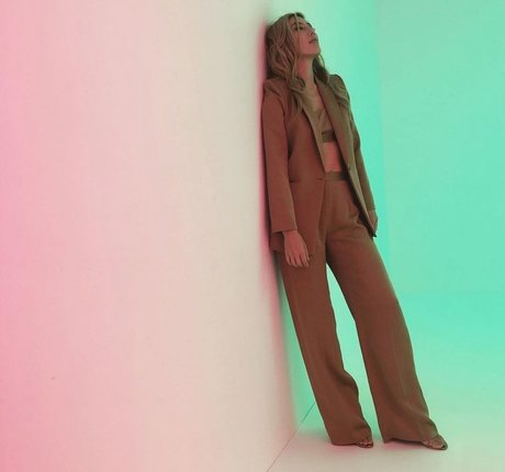 Dichen Lachman 無料スター 写真